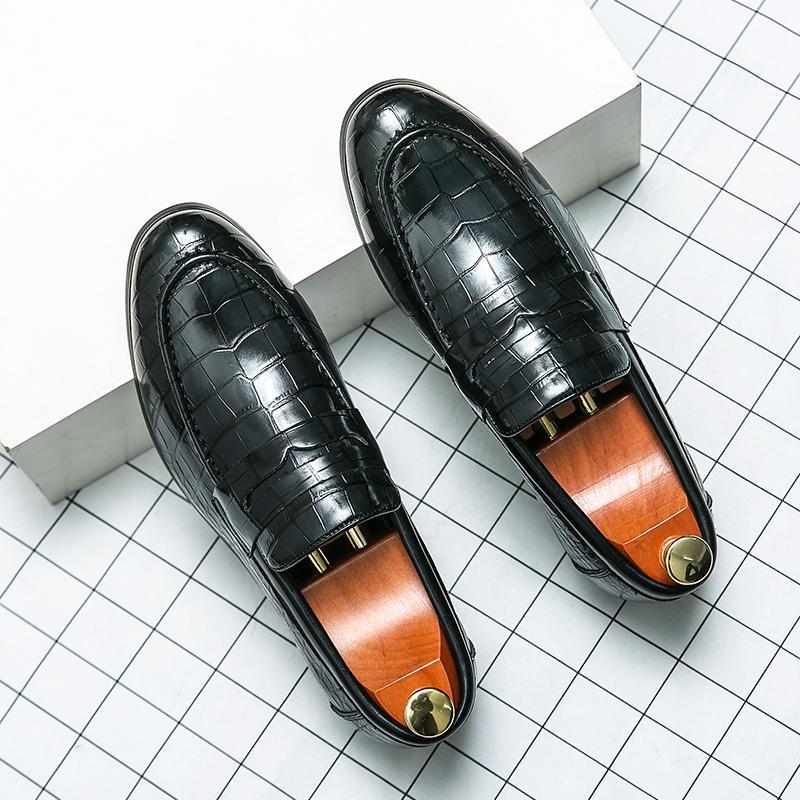 Britain Retro Men's Pointed Alligator Pattern Flats Business Leather Shoes Male Casual Loafers Formal Dress Footwear