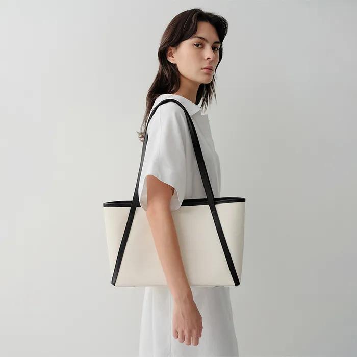 [Worn by Yueun] ROBBIE CANVAS BAG MEDIUM (IVORY)