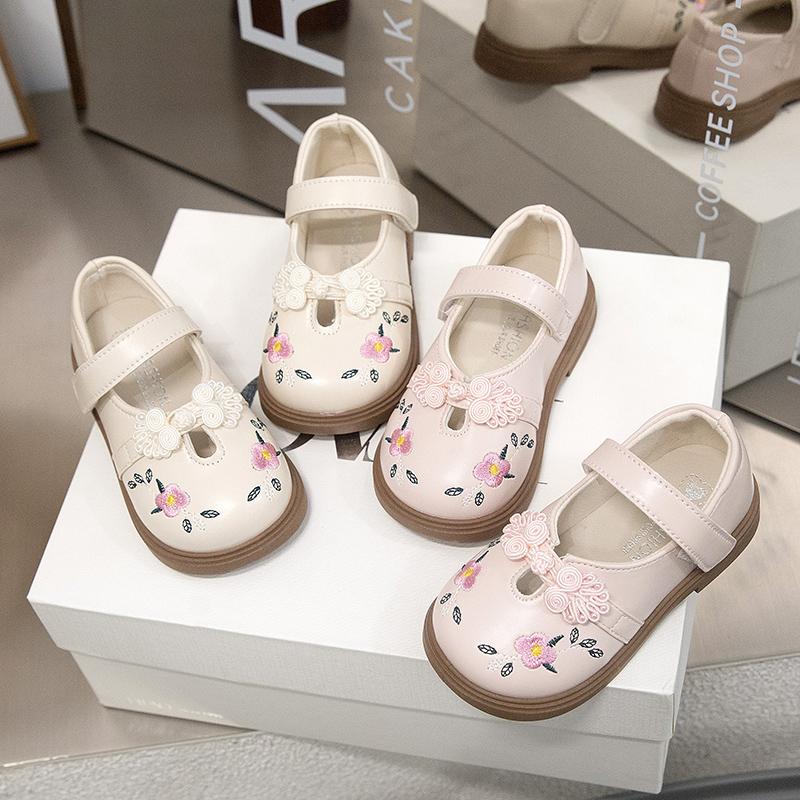 Туфли принцессы для девочек, ажурные, вышитые, детские балетки, нескользящая мягкая подошва, 2025, совершенно новая детская модная обувь, искусственная кожа