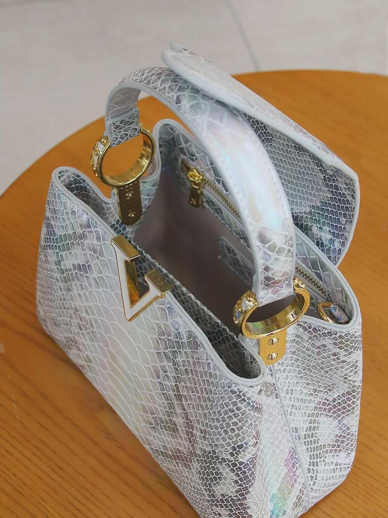 Сумка класса люкс Himalaya V-образной формы с градиентом и узором под змею (2024)