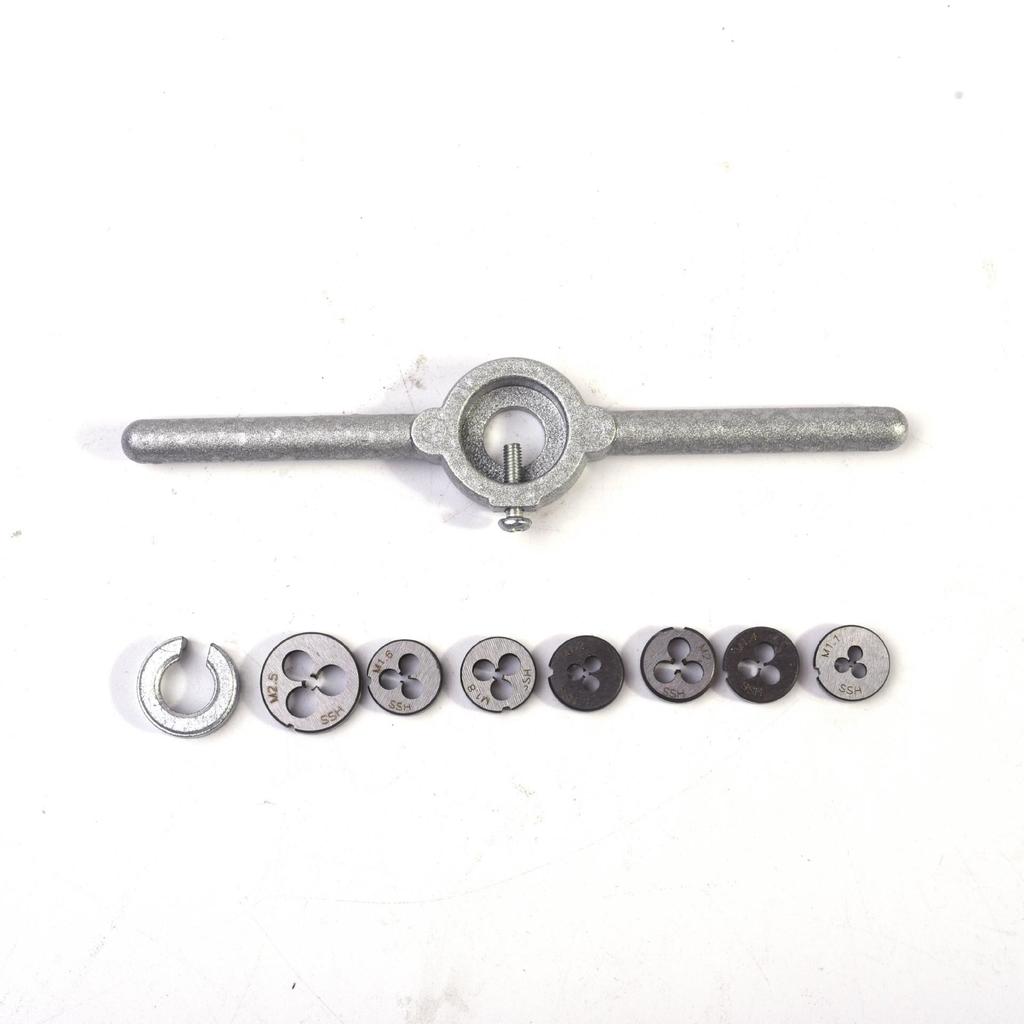 Набор метрических метчиков и плашек с ручным метчиком