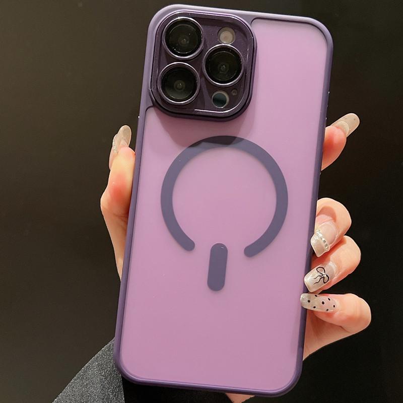Магнитный чехол для телефона с ощущением кожи для iPhone 17 Pro Max, Совместим с Apple 16/15/14/13, Матовый и полупрозрачный дизайн.