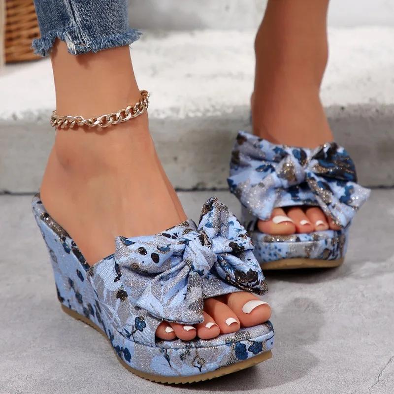 2024 Летняя мода цветные блоки открытый носок танкетка женские тапочки большой размер повседневные банты украшенные высокие каблуки женская пляжная обувь