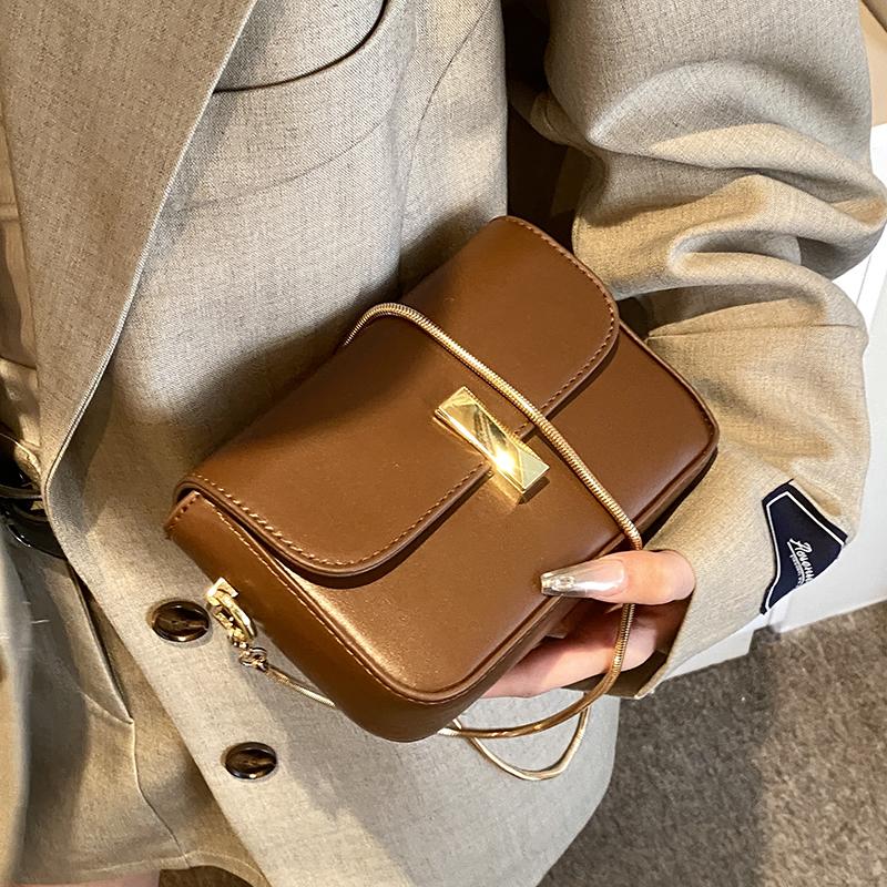 Модная маленькая квадратная сумка для женщин, летние новые универсальные сумки через плечо с цепочкой, текстурированные сумки из искусственной кожи на одно плечо под мышкой