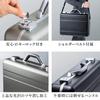 Sanwa Direct 200-BAG155GM Алюминиевый портфель-дипломат, размер A4, для ноутбука 15,6 дюйма, запираемый, с разделителями, в комплекте ремень для ношения на плече, адаптер