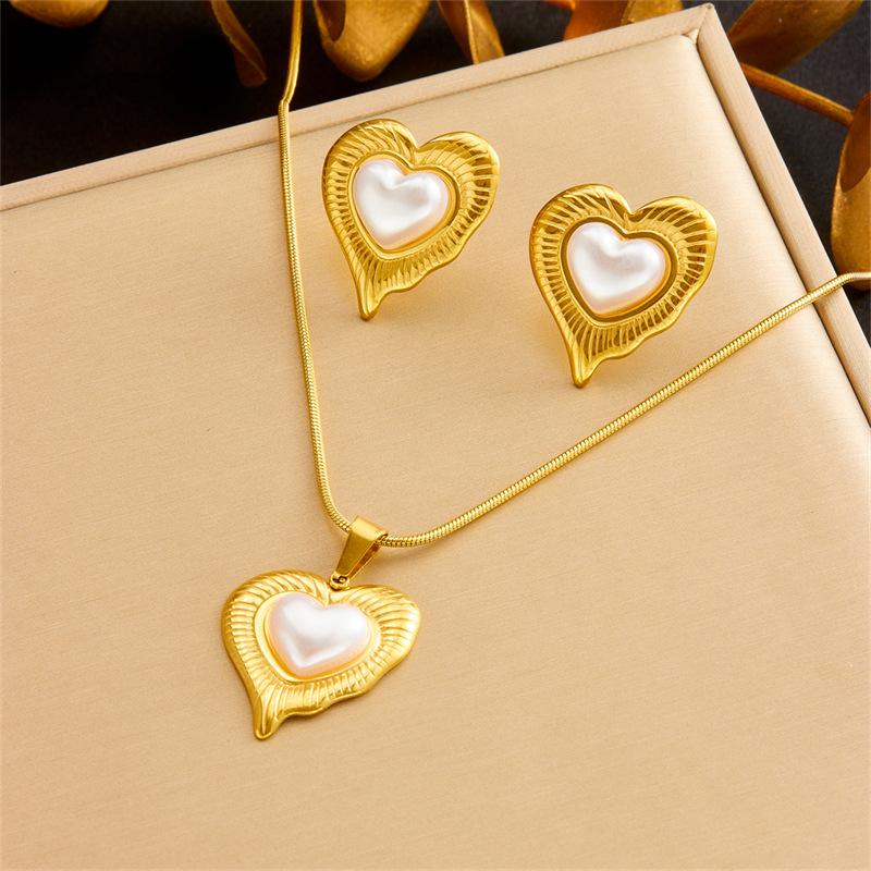 Gold Pearl in Heart Frame Jewelry Set Necklace Bracelet Earrings