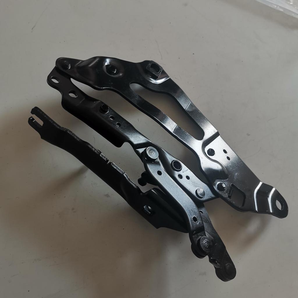 Петля переднего капота BMW F07 (41617229635/41617229636)