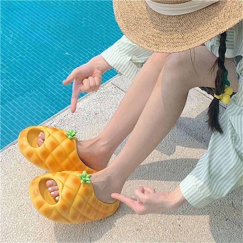 Kawaii женские тапочки и сандалии женские высокие симпатичные туфли на пляже толстая платформа детские шлепанцы ванная комната лето 2024 I распродажа