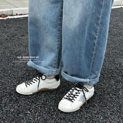 Ретро кожаные немецкие тренировочные туфли женские 2025 новые универсальные на шнуровке старые маленькие грязные туфли внутренняя высота увеличение повседневная спортивная обувь