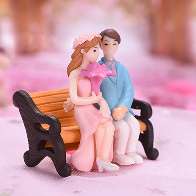 1Pair Couple On Chair Figurines Miniature Craft Fairy Garden Gnome Moss Gift