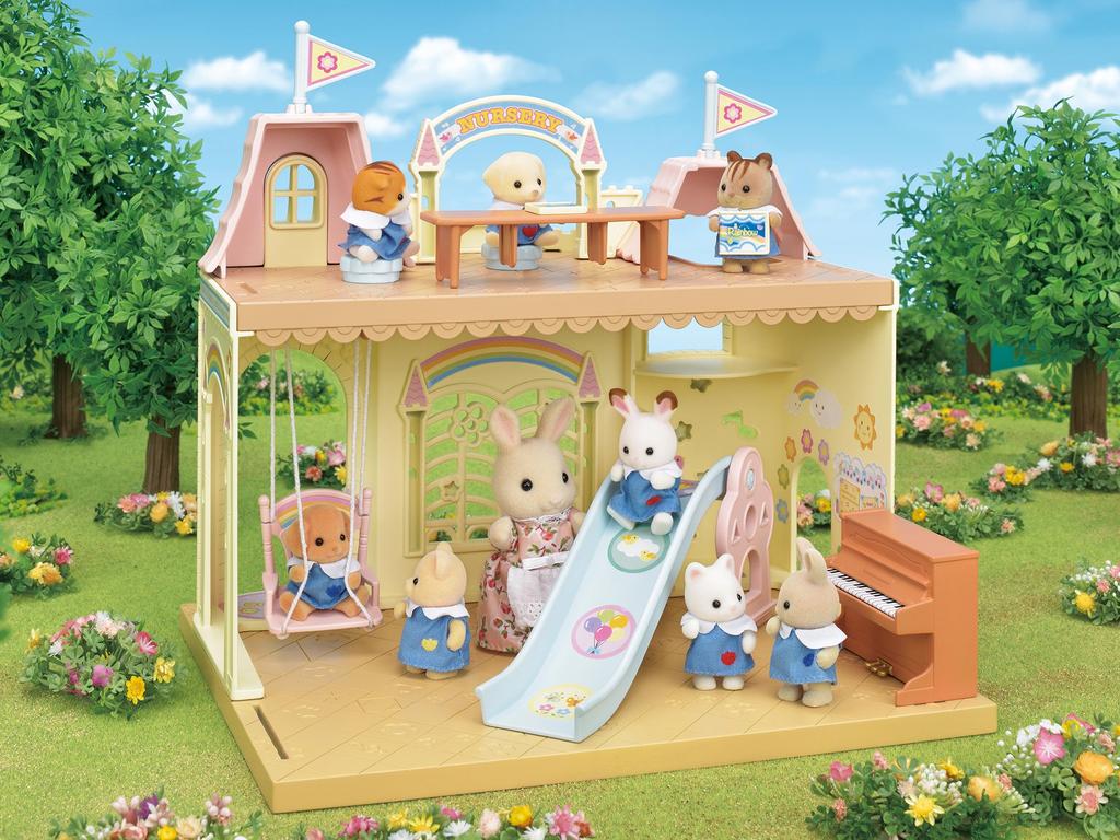 Sylvanian Families Детский сад Лес ST Mark Сертифицированная игрушка Кукольный домик для возраста от 3 лет и Sylvanian Epoch "Веселый детский сад" S-61 Вверх, Семьи,