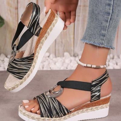 Босоножки новые летние римские женские внешнеторговые большого размера с рыбьим носком, металлической пряжкой для декора, на танкетке, женские босоножки