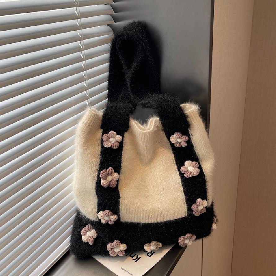 Women Plush Shoulder Bag Warm Cloth Fabric Handbag Soft Designer Flowers Handbags Girls Shoulder Bag Shopping Bag Large Capacity