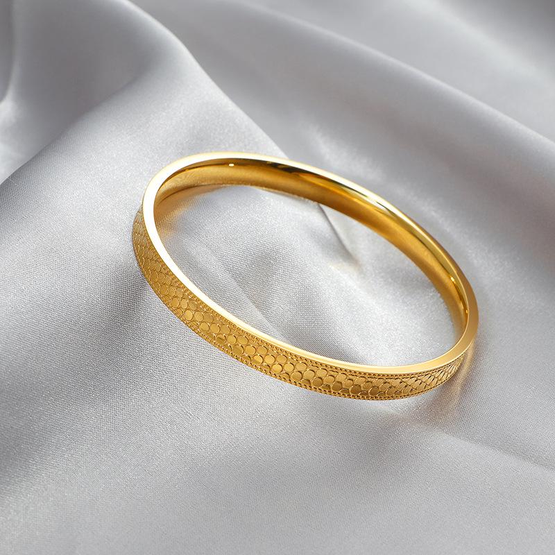 Ancient Dragon Scale Titanium Steel Bracelet with 18K Gold, Sparkling Design, No Fade, Simple Closure