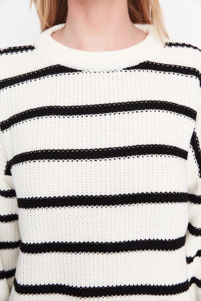 Women's Fashionable Stylish Sweater Black Wide Fit Couple Striped Knitwear Sweater