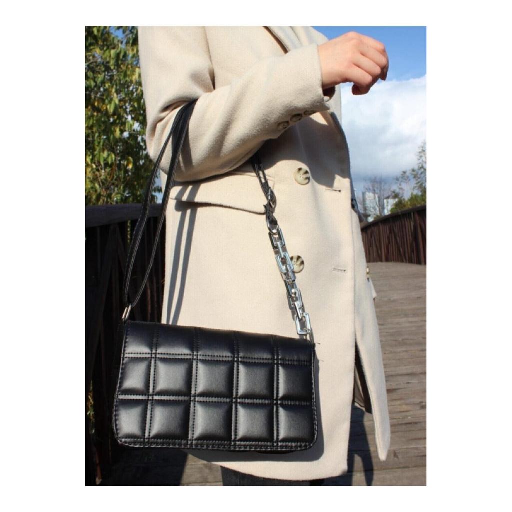 Женская бежевая пластиковая сумка на плечо с цепочкой