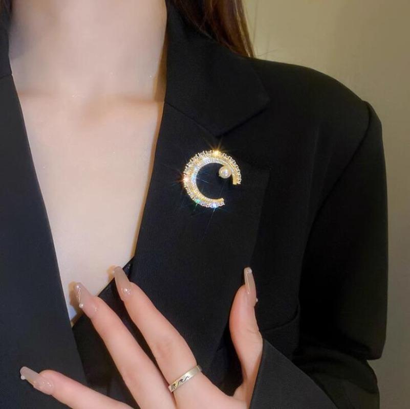 Women Pearl Rhinestone Lapel Pin Elegant C-Shape Overcoat Jewelry Gift for Her Shiny Dress Clips