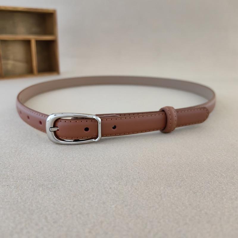 Fashionable Black And Beige Leather Belt With Oval Metal Buckle For Casual Elegance