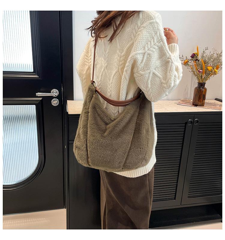 Незаменимая вещь для осенне-зимней моды! Вместительные женские сумки Mao Mao, интерпретирующие ленивые тенденции