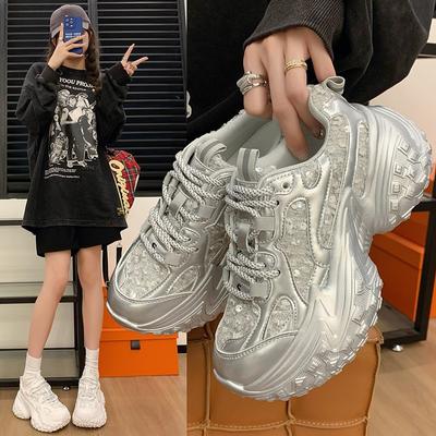 Кроссовки на платформе-маффине женские 2025 новые корейская версия на шнуровке нишевый дизайн модные и удобные повседневные спортивные кроссовки