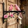 1Pc Metal Pink Wall Outdoor Hanger With Two Parrot Theme Design, Brightly Colored, Rust-Proof And Sun-Resistant, Comes With Mounting Screws, Very