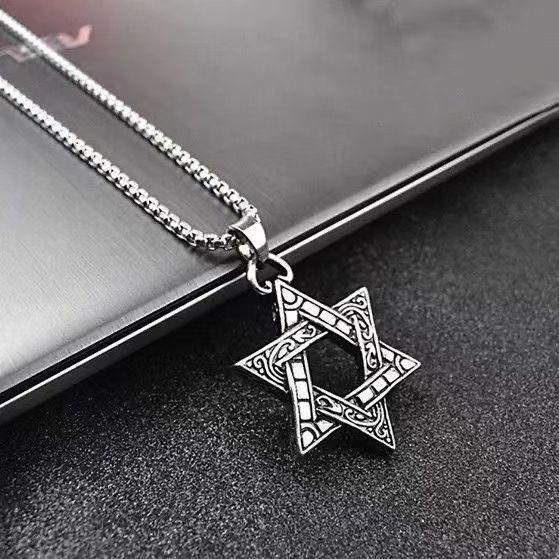 Men's Trendy Letter Necklace: Versatile Light Luxury Cuban Chain Choker