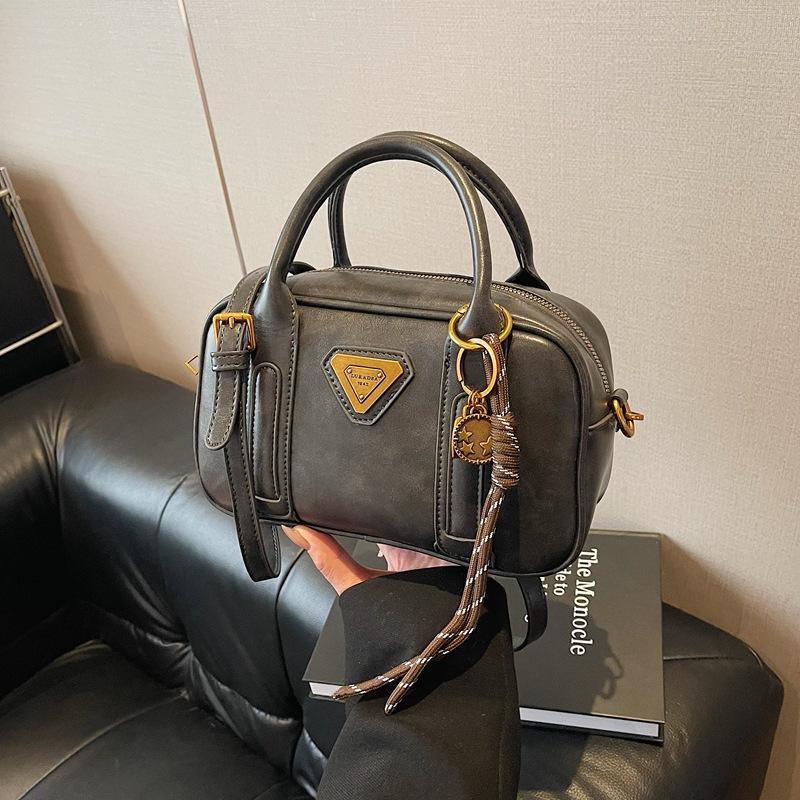 Premium Retro Handbag Women's New Autumn and Winter New Shoulder Messenger Bag Popular Pillow Bag