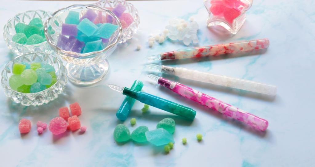 Стеклянная ручка Teranishi Chemical Guitar Aurora Long с колпачком, желеобразная, белая GLAAL-JW