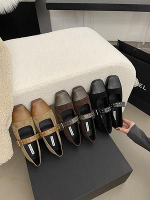 Модные женские туфли-лоферы с круглым носком Mary Janes 2024 Новые поступления Модные туфли на плоской подошве Черные Коричневые Бежевые Дизайн с заклепками Повседневная повседневная обувь для женщин 35-39