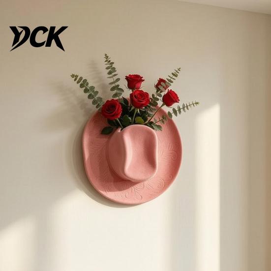 Living Room Decor Cowboy Hat Shaped Wall Mounted Vase, Western Retro Flower Artificial Floral Vase Holder for Dried Flowers, Farmhouse Hanging Planter