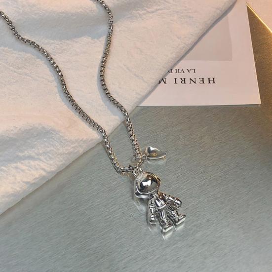 2Pcs Smooth Surface Exquisite Workmanship Couple Necklaces Creative Design Space Astronaut Magnetic Buckle Friendship