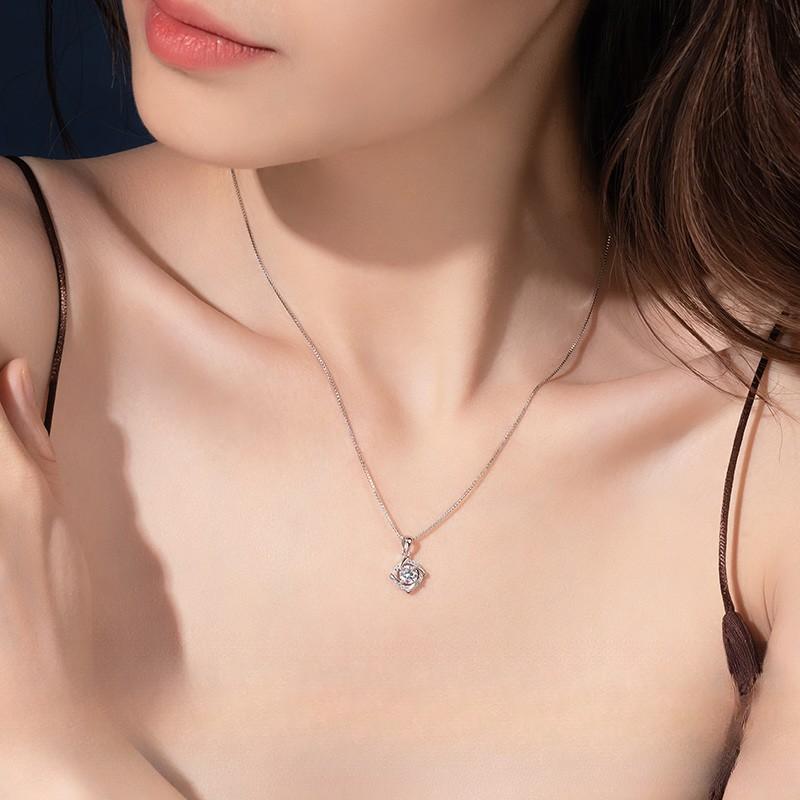1 Karat Diamond Necklace S925 Sterling Silver Women's Fashion Rotating Four-Leaf Clover Ornament