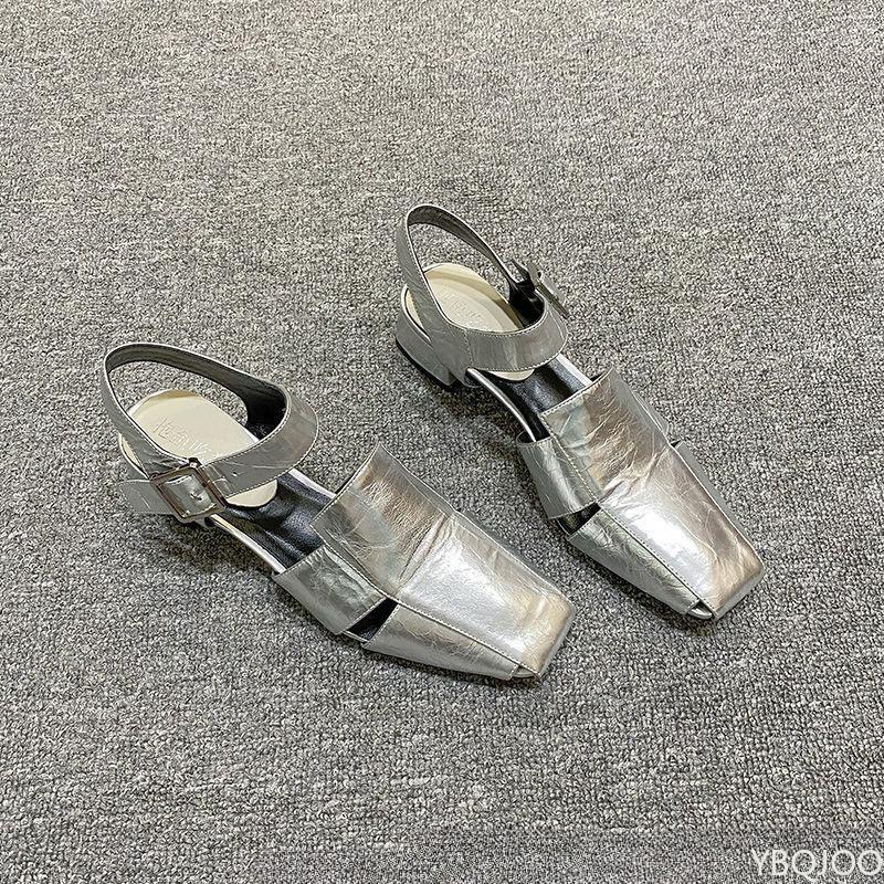 2025 новые летние сандалии с вырезами для женщин, модные универсальные серебристые туфли на массивном каблуке, роскошный дизайн, ремешок с пряжкой, туфли-слингбэки