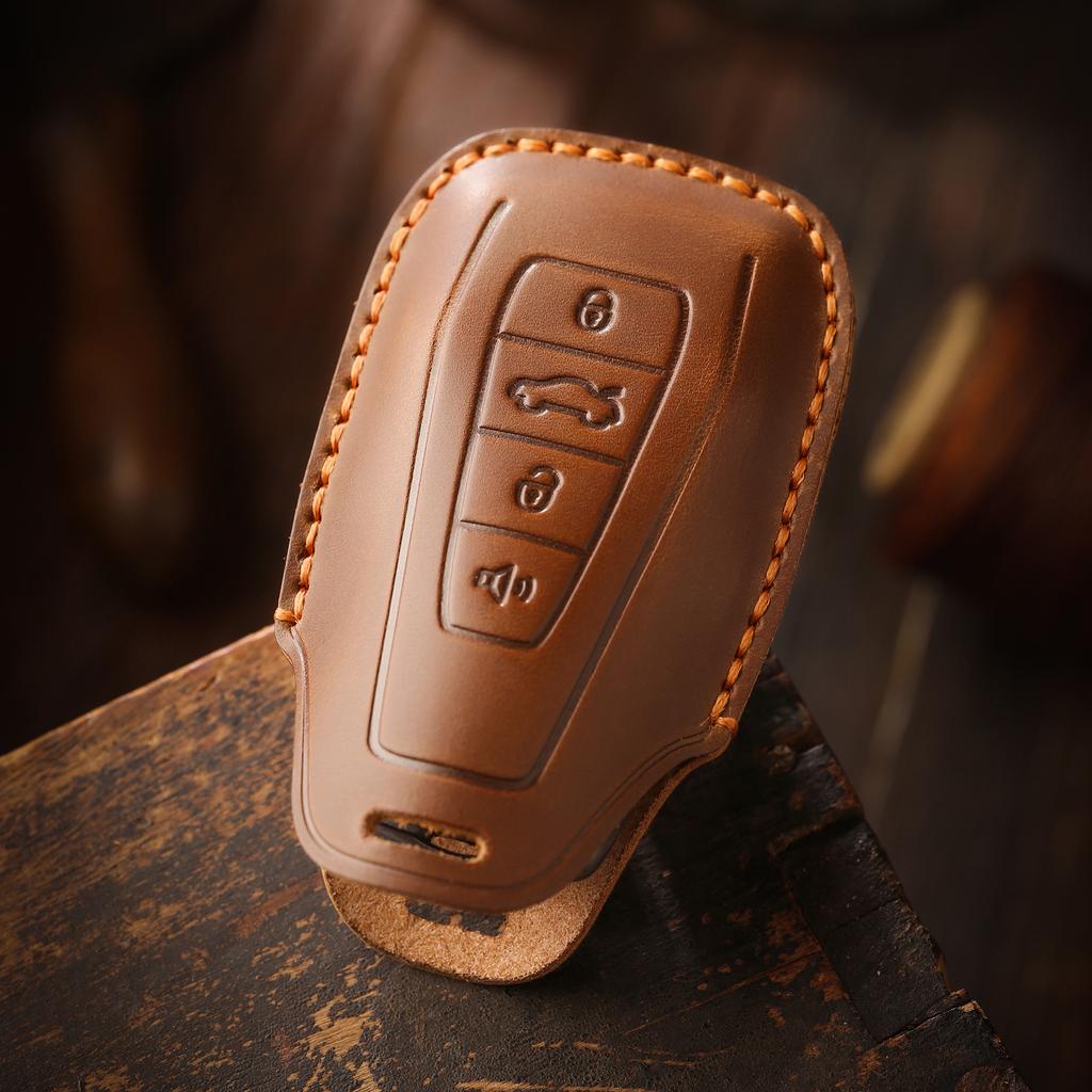 The new retro key cover is suitable for Geely Emgrand Binrui car hand-stitched leather key case ring.