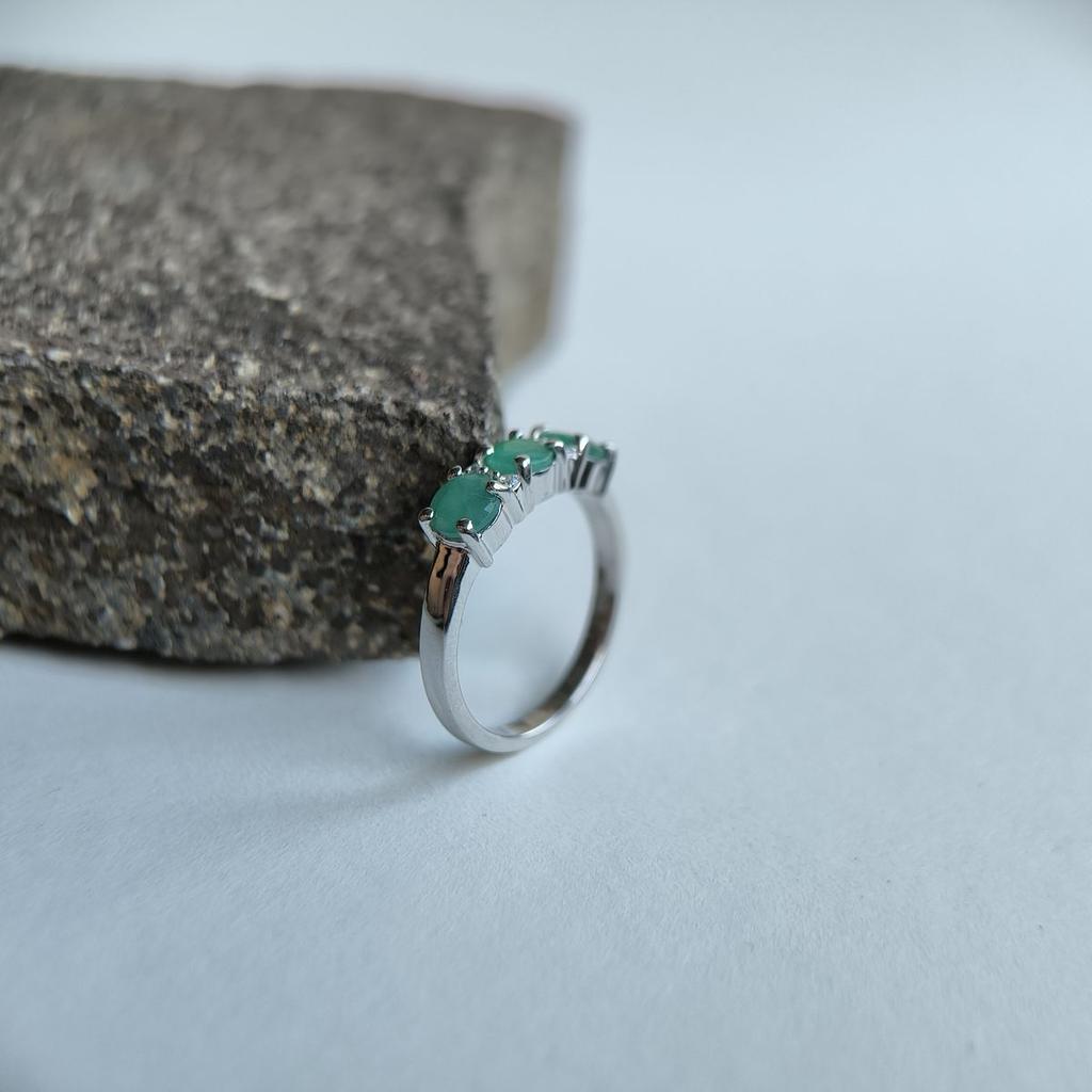 Серебряное кольцо с натуральным изумрудом 1.403ct, вес изделия 3,29 гр (2180029)