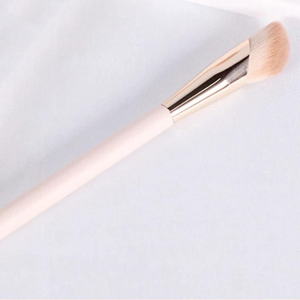 1Pc Cream Angled Foundation Makeup Brushes Liquid Detail Concealer Make Up Brushes Rhombus Cover Up Face Essential Cosmetic Tool