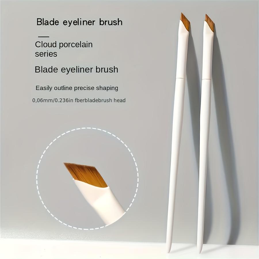 Набор из 1 предмета: фарфорово-белый карандаш для подводки глаз с точным углом и кисть для бровей - нейлоновая кисть, без отдушки