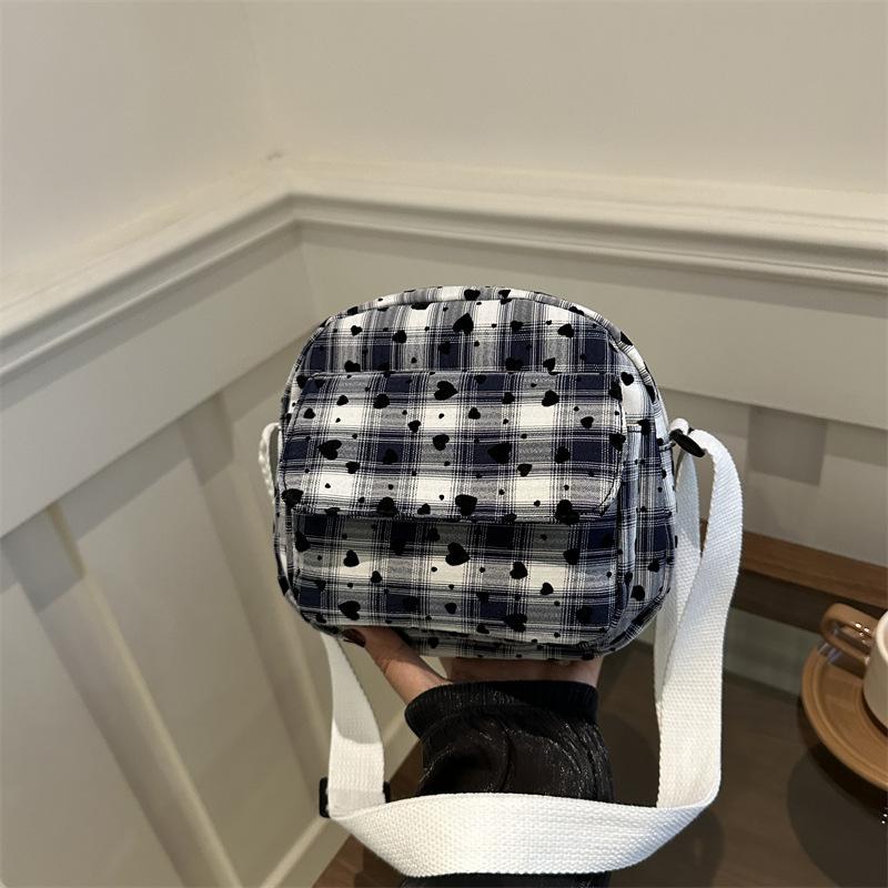 Niche design plaid bag women's 2025 autumn new trendy shoulder messenger bag feeling versatile commuter saddle bag