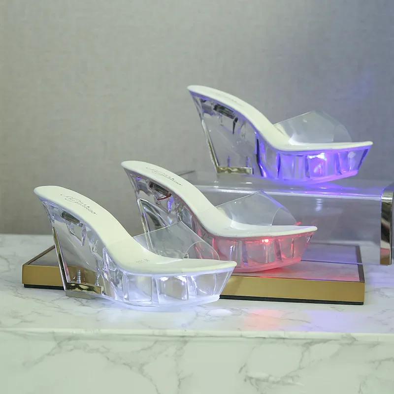 Мода Размер 43 Женские туфли на высоком каблуке Шлепанцы Светящиеся высокие каблуки Светящиеся Модные туфли для подиума Женские 10 см Сандалии