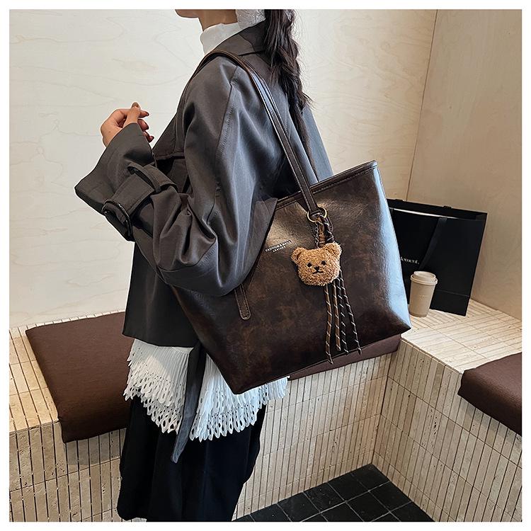 Women's Korean Fashion Large-Capacity Retro Tote Bag - Versatile and Stylish Underarm Accessory