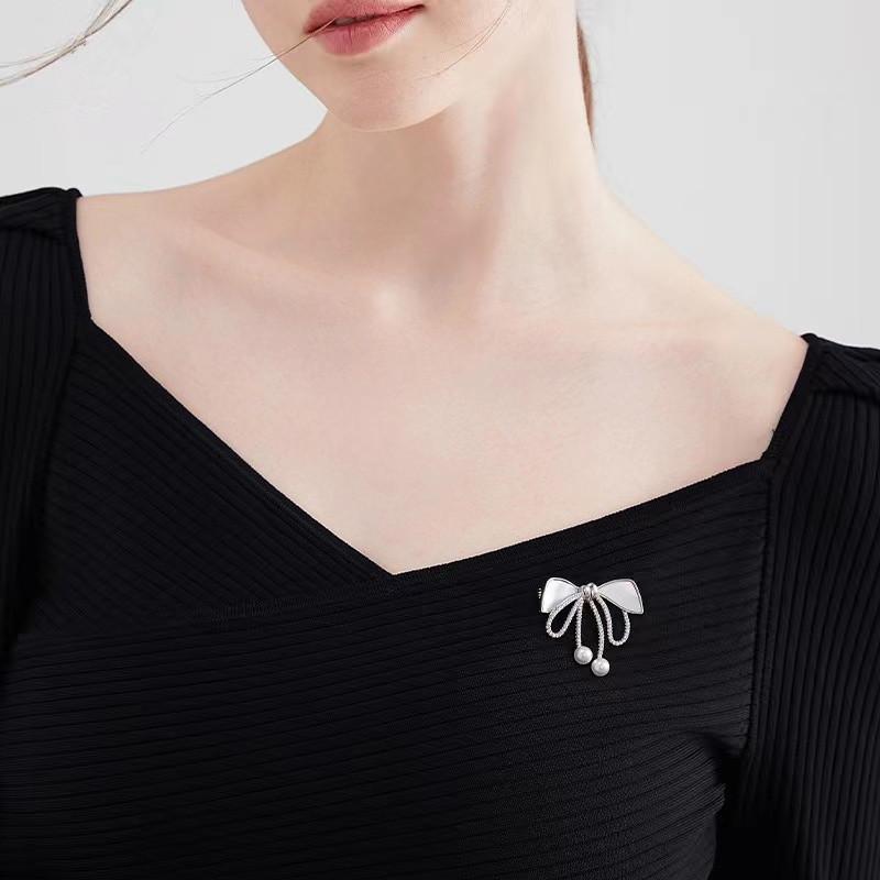 Shell Bow Brooch Female French Retro High-End Corsage Tide Elegant Temperament Anti-Light Pin Buckle