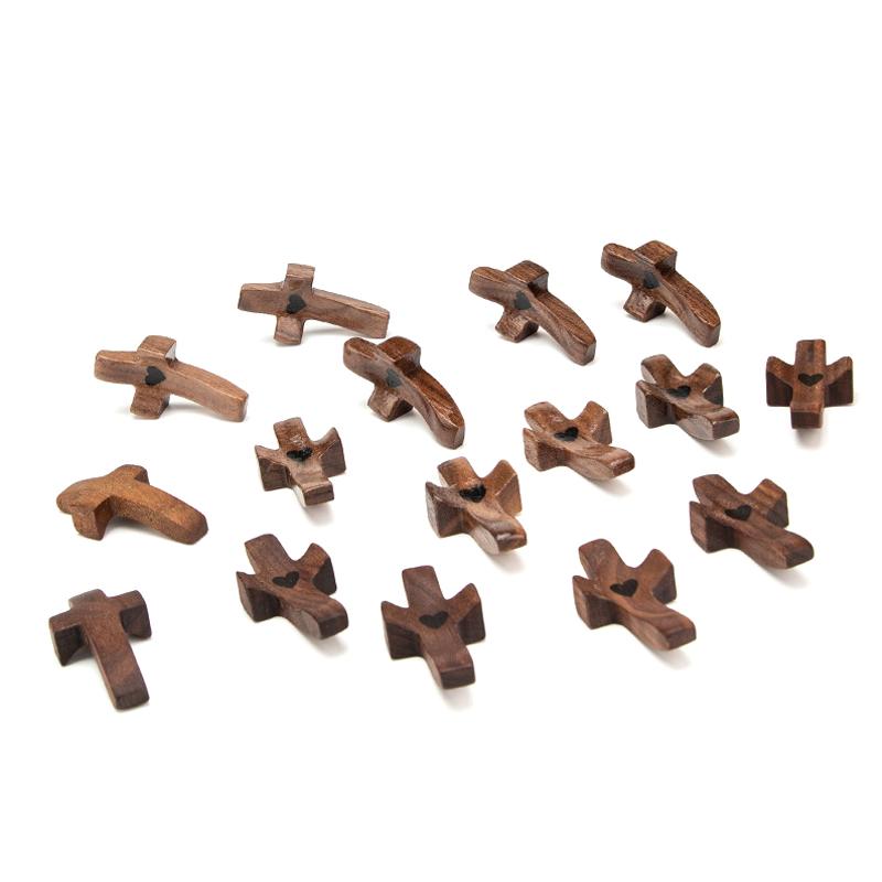 1Pcs Black Walnut Pocket Cross Pocket-Sized Stress Relief Spiritual Companion Cross My Heart Encouragement Gift Wooden Cross