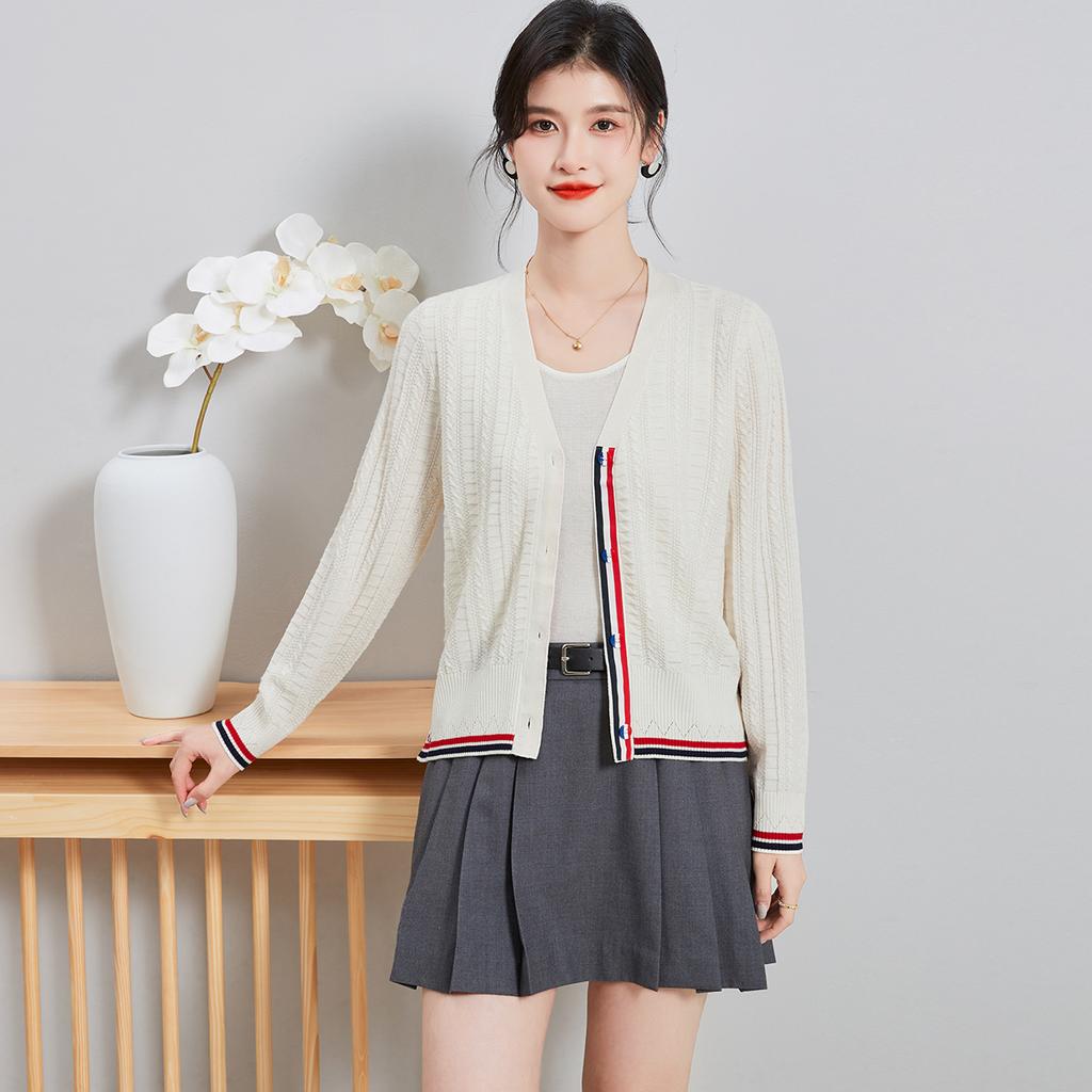High-end Commuting Cardigan V-Neck Long-Sleeved Contrasting Button Top Plaid Women's Knitted Sweater