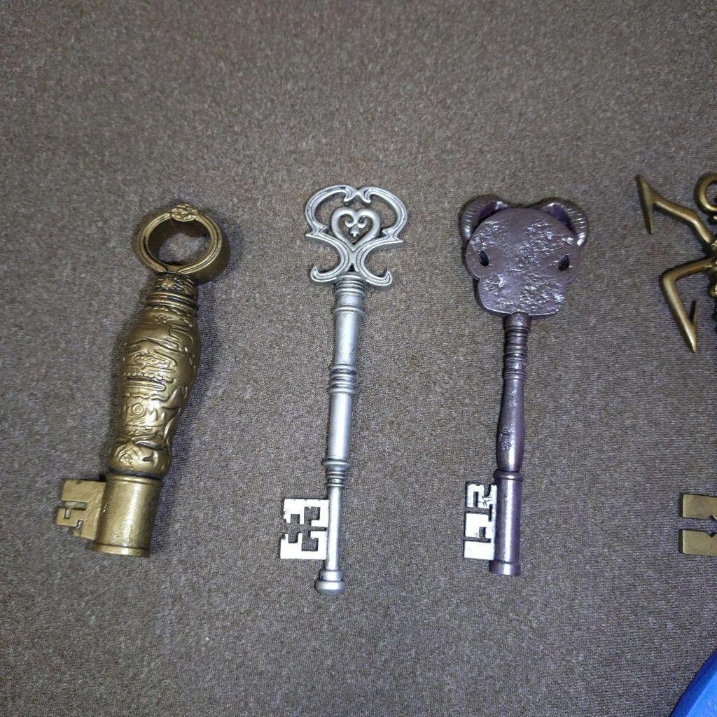 [USED] Resident Evil 4 Key Resident Evil Figure