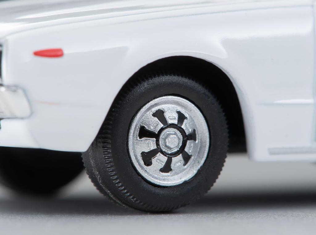 Tomica Limited Vintage Neo LV-N270b Nissan Skyline 2000GT White 74 Year Finished Product