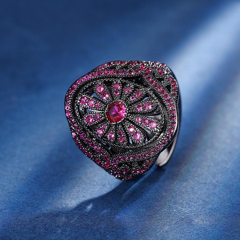 Ювелирные изделия Медное основание Позолоченное Имитация Красного Корунда Черное Золото Личность Темперамент Кольцо Женское