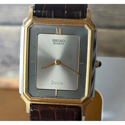 SEIKO Dolce Кварцевые Квадратные Золотой x Серебряный