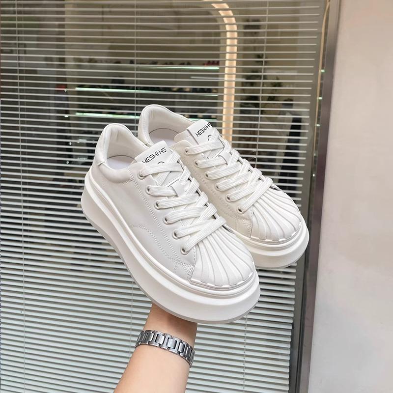 Небольшие женские туфли с увеличенным ростом Shell Head Leather Little White Shoes Spring New Thick Baseplate Shoes Casual Sports Shoes