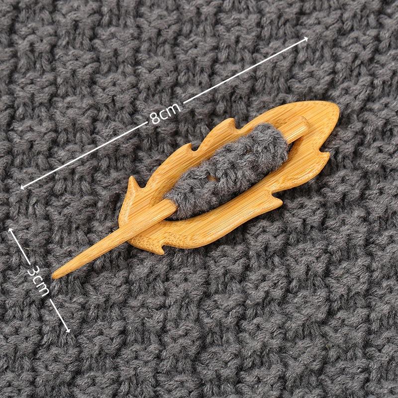 Brooch Pin with Woodenanimal Pattern