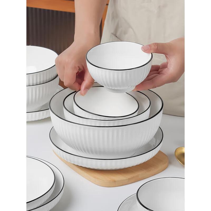HANDUNYOU Simple Ceramic Dinnerware Set with Black Edge